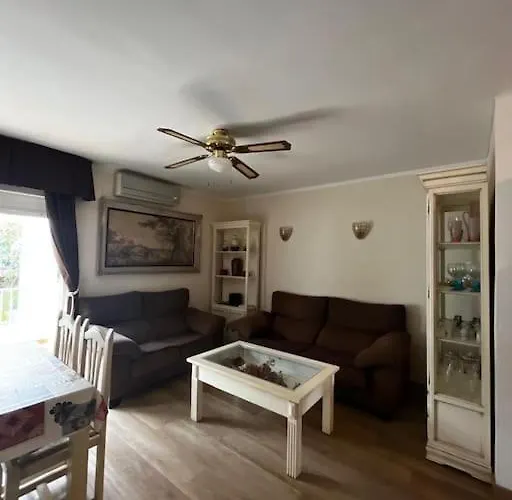 Acogedor En شقة دينايا