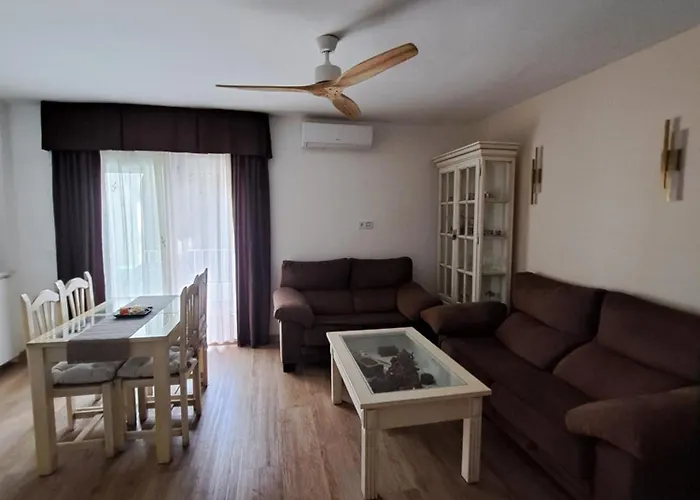 Acogedor En شقة دينايا