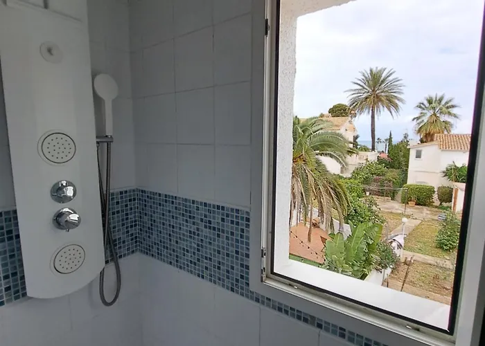 Acogedor En * دينايا